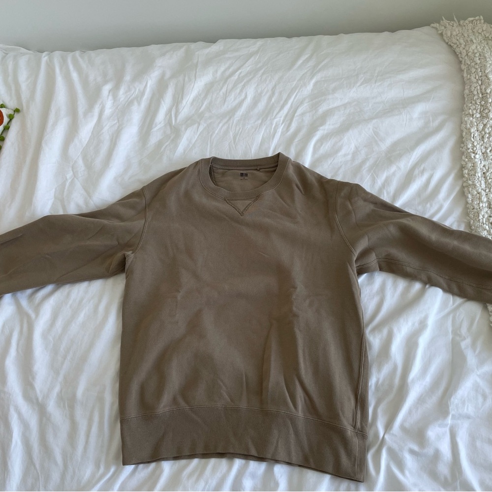Uniqlo Brown Crewneck Sweater Relaxed Fit